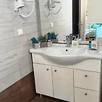 Grande Blue With Private Bay بيت للعطل