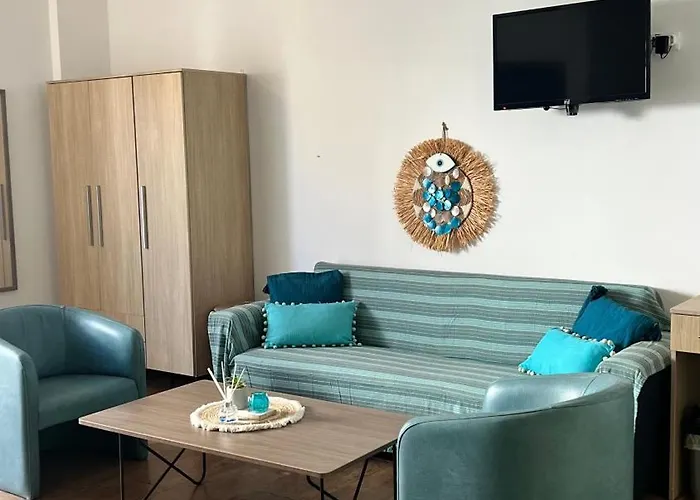 Grande Blue With Private Bay